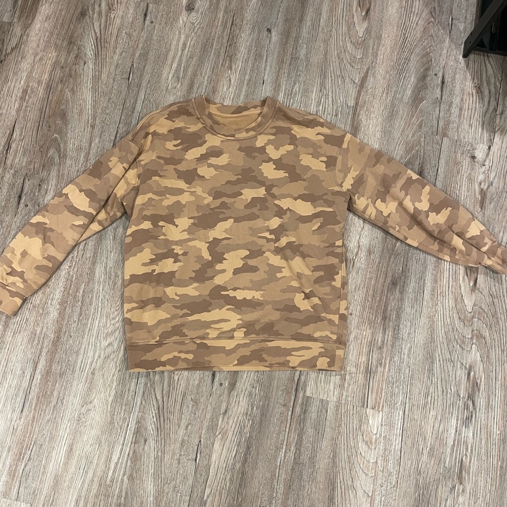 Size medium- NEVER WORDN Lululemon crew